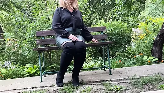 Olgun üvey anne seni nasıl kontrol altında tutacaklarını biliyor