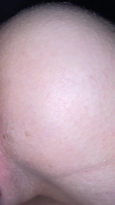 รูมเมทวิทยาลัยของฉันไม่เคยออกจากห้องเขา ฉันเลยปล่อยให้เขาเย็ดฉันบนเตียง คลิป 1