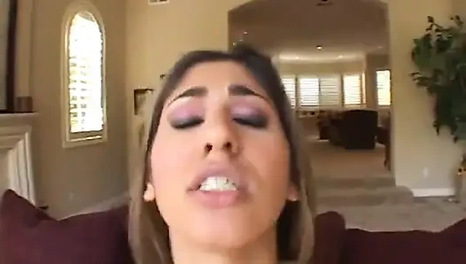 Hintli bomba kanepede adamın şişman yarağına biniyor