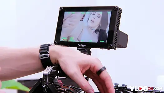 Nelly kent si cewek hot yang lagi sange ngentot dengan sensual