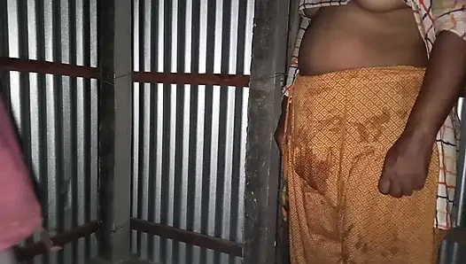 Дези впервые одна дома сексуально