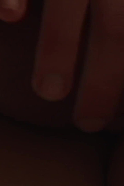 Twinks çeşitli pozisyonlarda öpüşmenin ve anal seks yapmanın tadını çıkarıyor