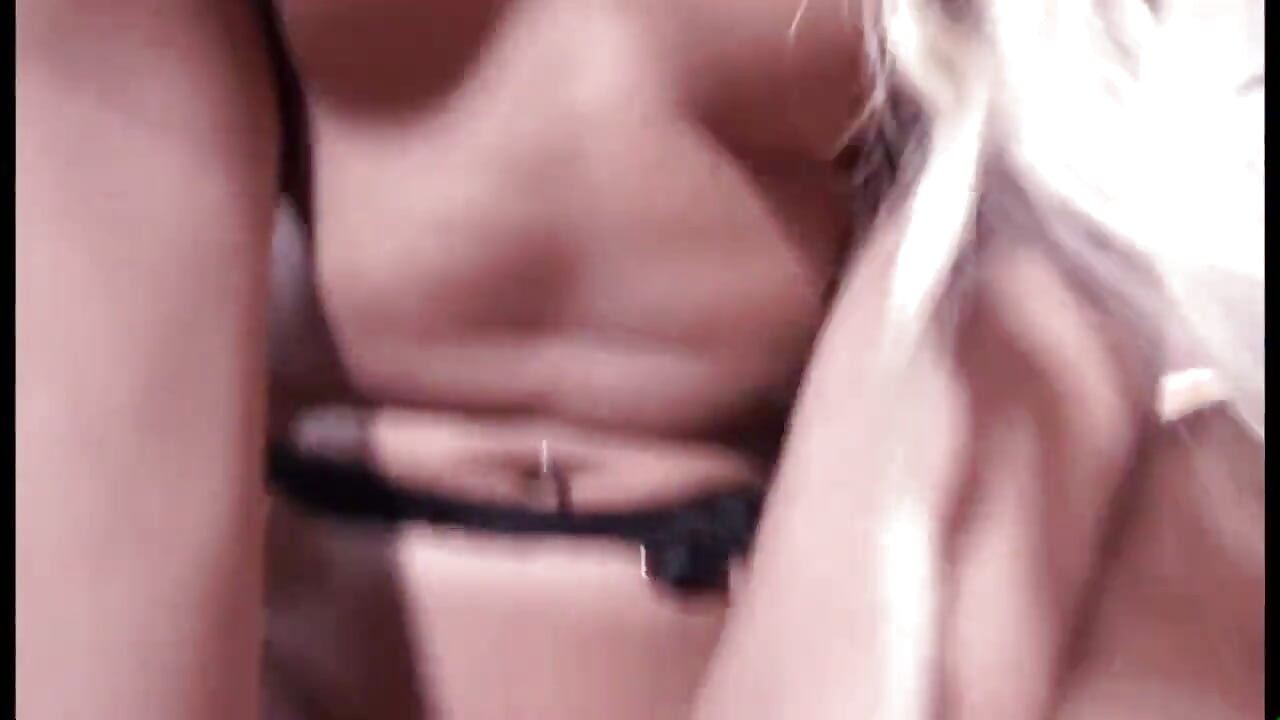 흑인 대물 자지에게 따먹히는 금발녀 얼굴에 정액