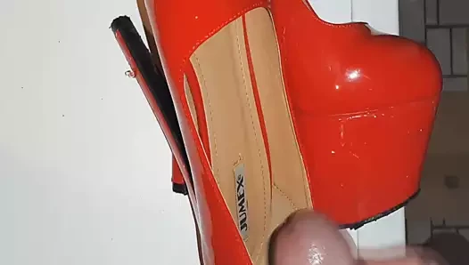 Cum içinde ona kırmızı kullanılan yüksek topuklu