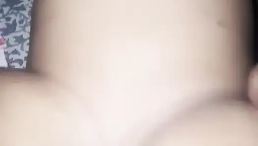 Azgın Bengalli evli kadın kocasının arkadaşını sikiyor
