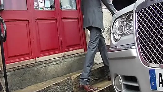 Lesbische schlampen aus Frankreich haben spaß beim lecken an der bar