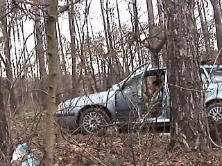 Czeska macocha Nataly Lancaster zostaje ostro wyruchana analnie w swoim samochodzie