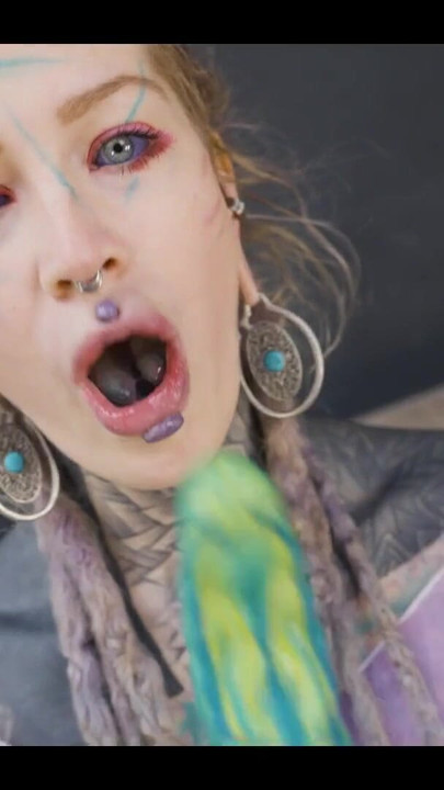 เล่นดิลโด้เดี่ยวของฮิปปี้หมึกเล่นรูตูด คลิป 1