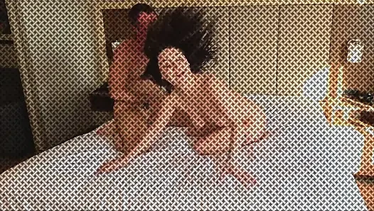 Пожилой мужчина Dctrousersnake спаривается с Jojo Kiss, интимная встреча в отеле в любительском видео