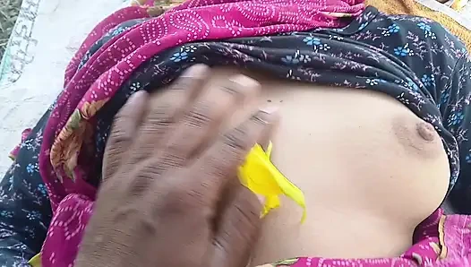 Jungle mein bhabhi Ne Diya kam aur Munh mein le liya