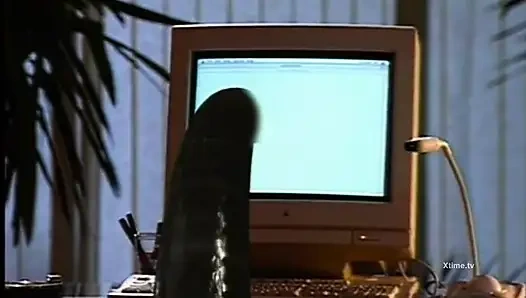 Брюнетка в красном сексуальном нижнем белье делает глубокий минет и получает душ из спермы на лицо