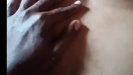 Seksi büyük götlü Hintli teyze domaltarak sikişiyor derleme videoları