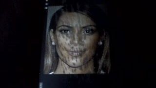 Eerbetoon monster gezicht Kim Kardashian