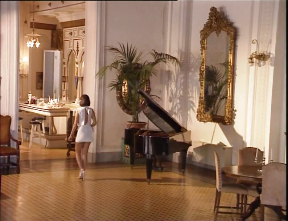 Awek berambut merah kongkek bertiga dengan zakar vintaj menghisap pepek