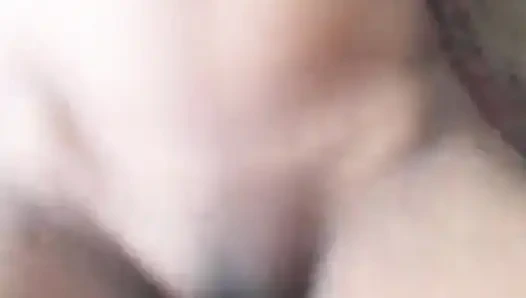 Adik tiri desi dengan penuh gairah meniduri saudara tiri