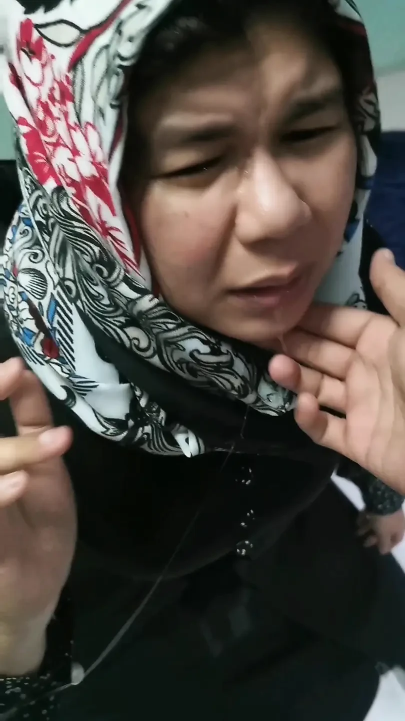 A Factory Girl Was Disturbed By A Beautiful Dress Before Going To A Nightclub.