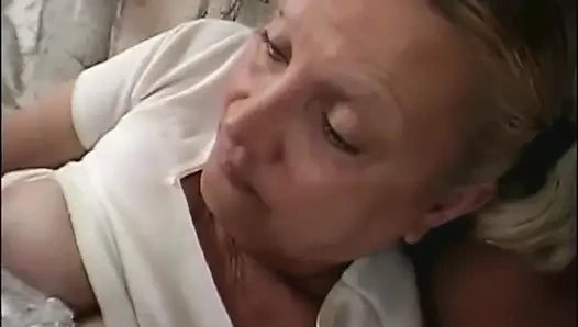 Reifer dreier, behaarte muschi, milf fickt