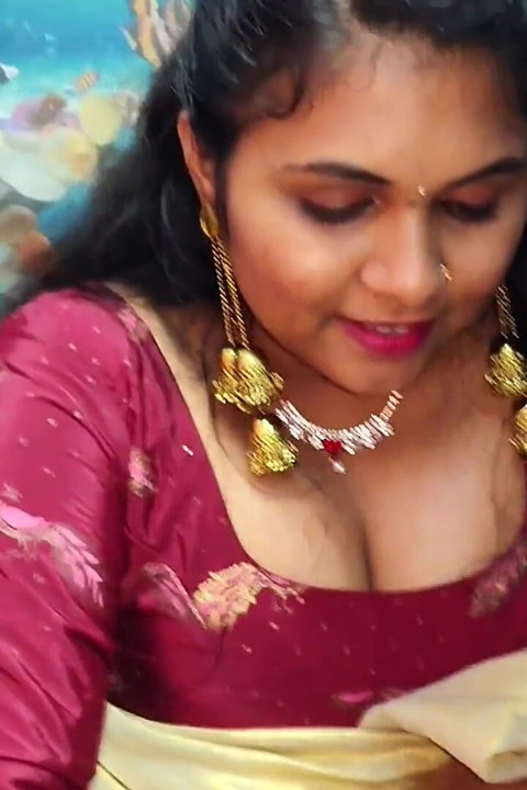 Vaishnavy fait pipi et se lave, vidéo de pipi