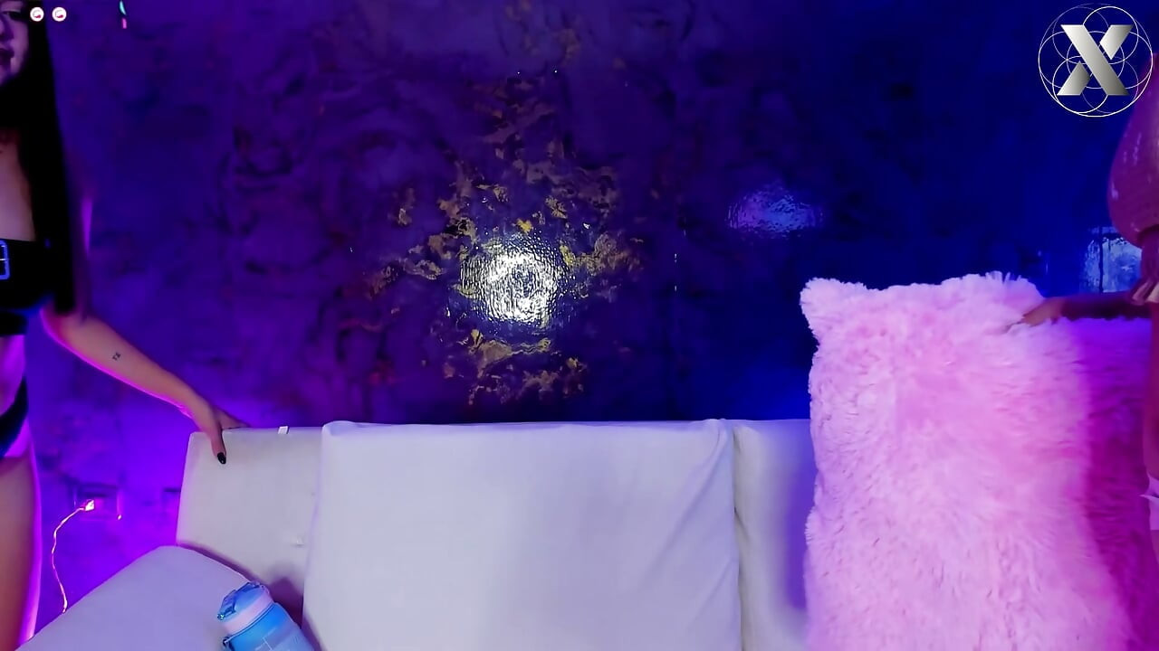 我用嘴做她，然后我把它全部吞下去