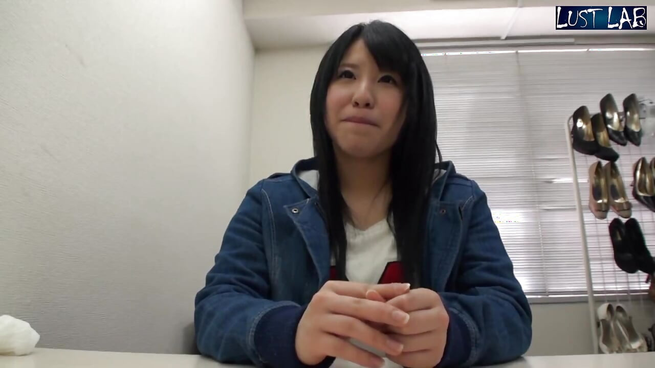 小柄で胸が豊か。熱を愛する優しい美女 - 第1話