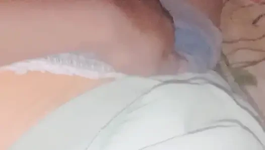 Numpang istrahat di kamar adek eh malah ngajakin ngewe