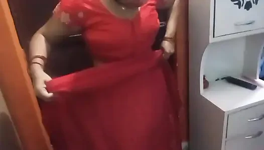 Güzel Hintli kadın romantik bir ilişki yaşıyor