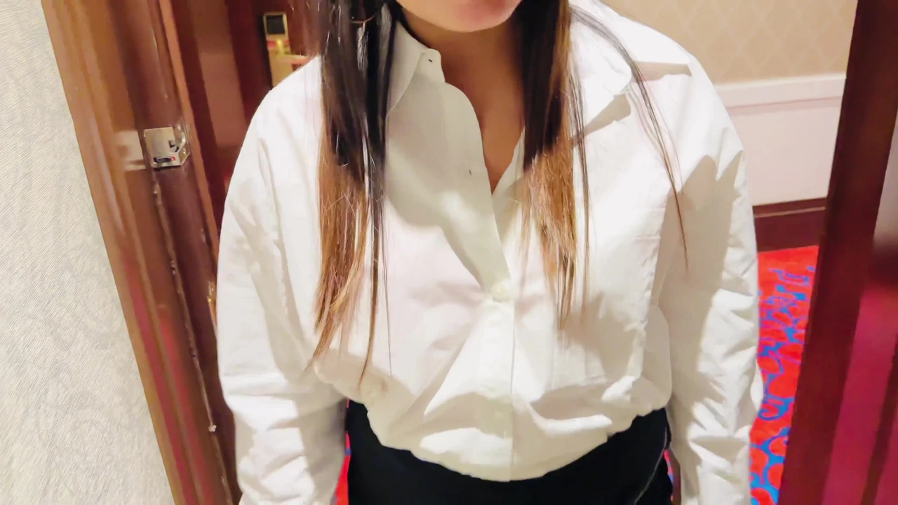 Invited the female manager of the 5 star hotel to the room and very beautiful lady manager.