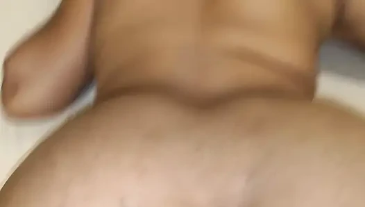 Hintli çift balayı gecesinde sert seks yapıyor
