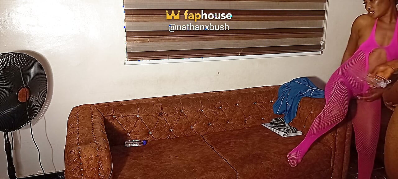 Memek bebrulu dientot habis-habisan sampai mengerang keenakan