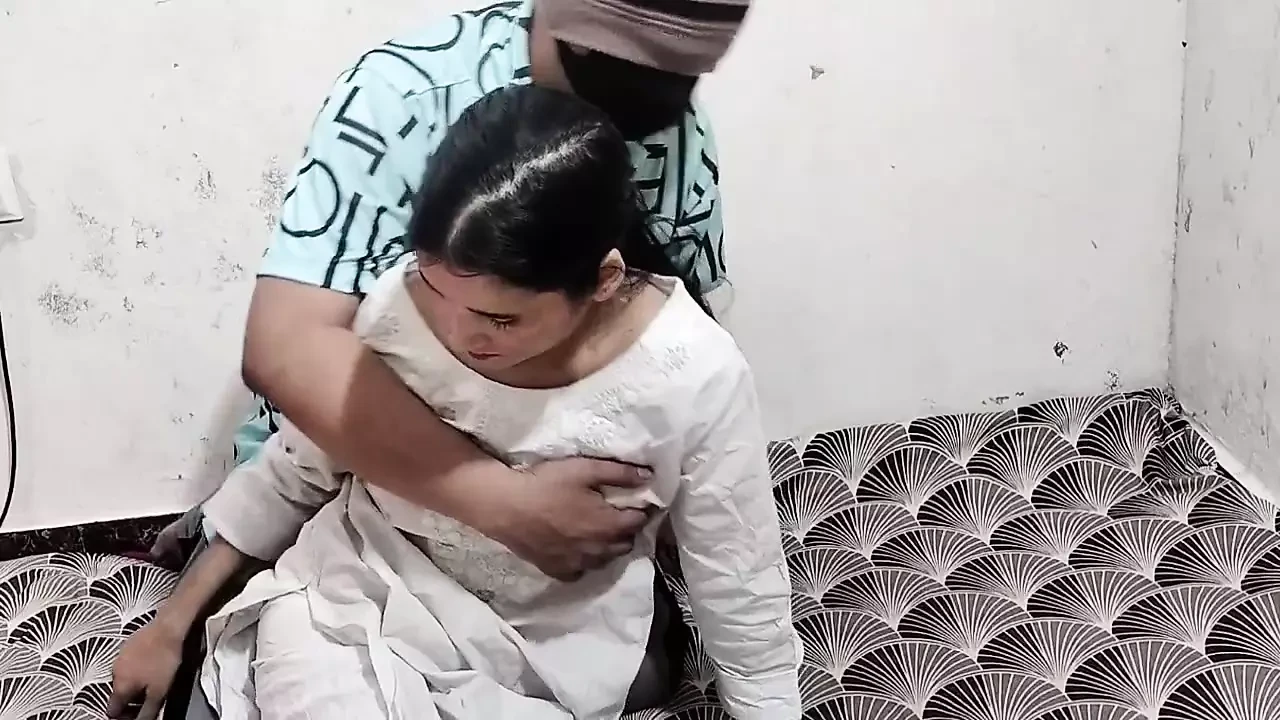 Dever ne bhabhi ka boobs daba daba kar pela