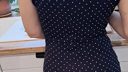 Kitchen rough fucking MILF moaning a lot while squirting, assfingering, licking and insertion of kitchenstuff