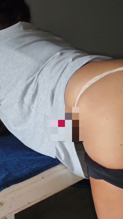 (PORN IN SPANISH) Latina caught on the street, her pussy in a tight spot gets fucked hard by a cell phone | Clip 1