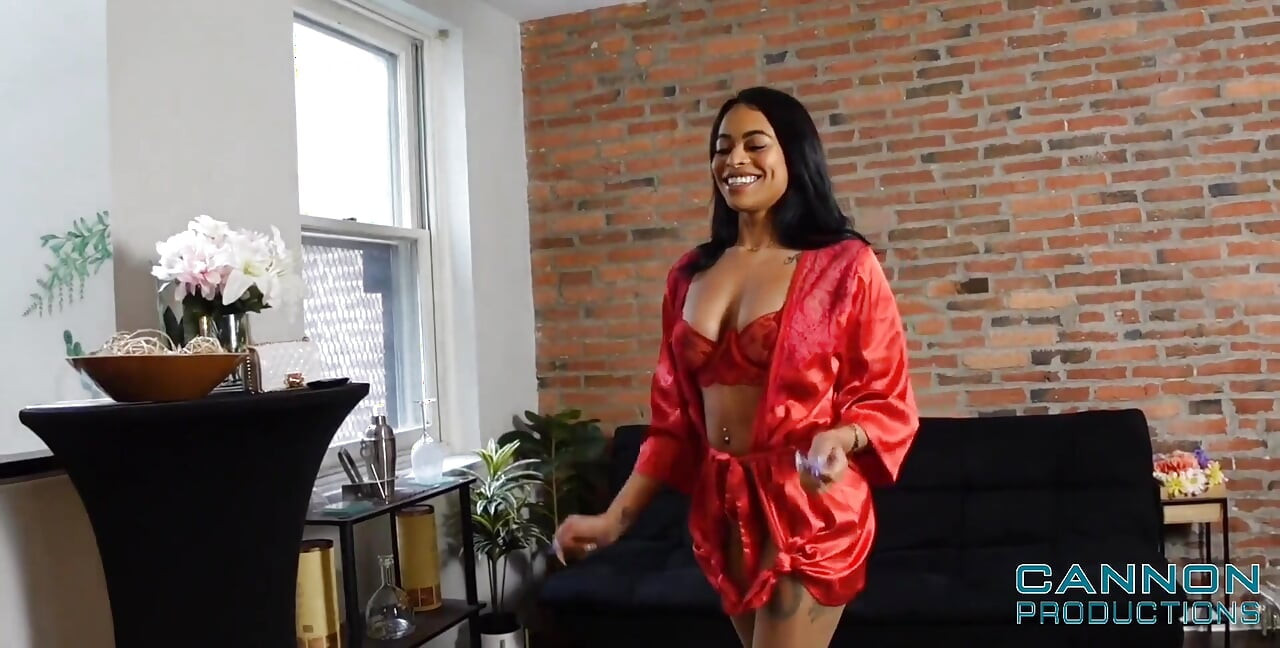 Ava Valentina เย็ดกับ Cannon