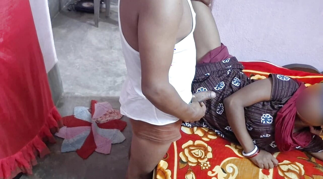 Școlăriță desi din satul indian