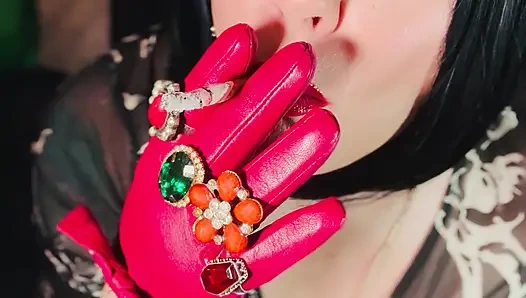 Tina snua si cewek gotik dengan sarung tangan lagi asik merokok pakai gabus 100 - oMI OME snap menghirup asap hanyut