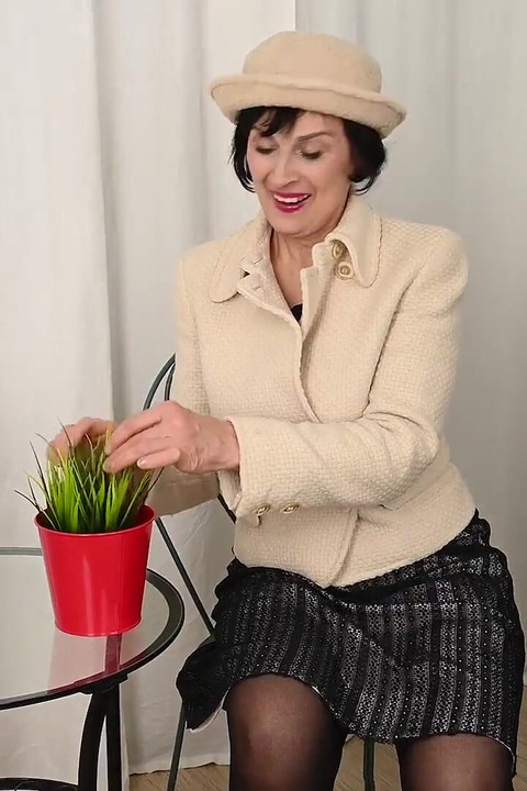 Judysxxx - Hairy Mature Stepmom Minia Rewards Her Horny Stepson for Bringing Flowers