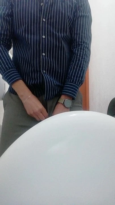Quick cum enjoying in office