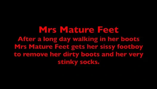 Mrs Mature Feet gets her Footboy to remover her Old Boots and stinky socks 412