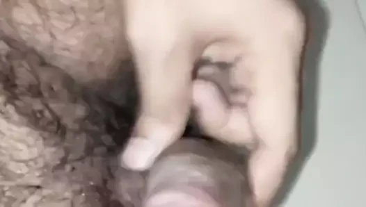 Baldızın yüksek sesle mastürbasyon yaparken görüyorum