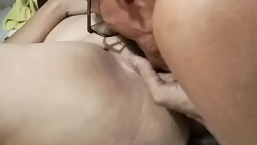 Video lengkap istriku yang cantik sampai memeknya muncrat dan aku muncrat di dalam memeknya