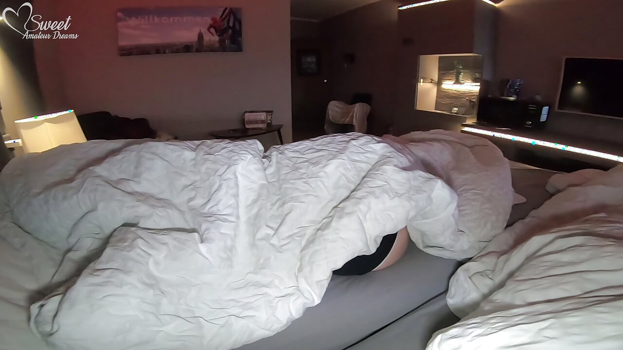 Stiefmoeder 's ochtends wakker maken door haar romige poesje te neuken - grote lul pov
