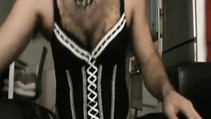 Crossdresser siyah çorap ve evde yalnız iç çamaşırı!!!