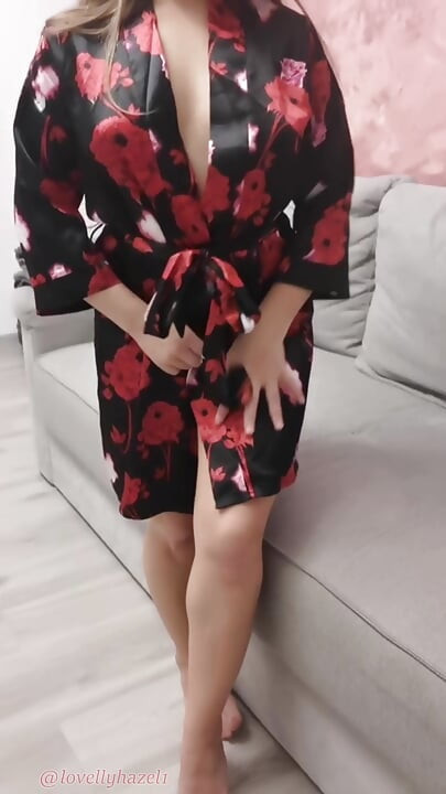 अपने किमोनो में तुम्हें छेड़ना (मेरे Onlyfans पर पूरा Vid)