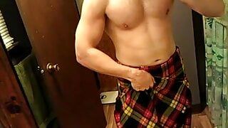 Flexing in a Kilt part 1