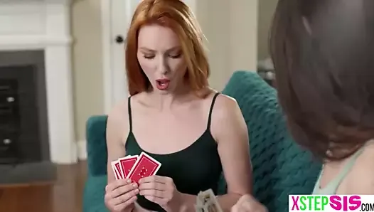 Une demi-sœur a insisté pour jouer au strip poker
