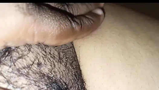 Симпатичная грудь сжимает и трахается с домохозяйкой