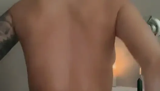 Lela star si tante seksi lagi asik mandi bareng