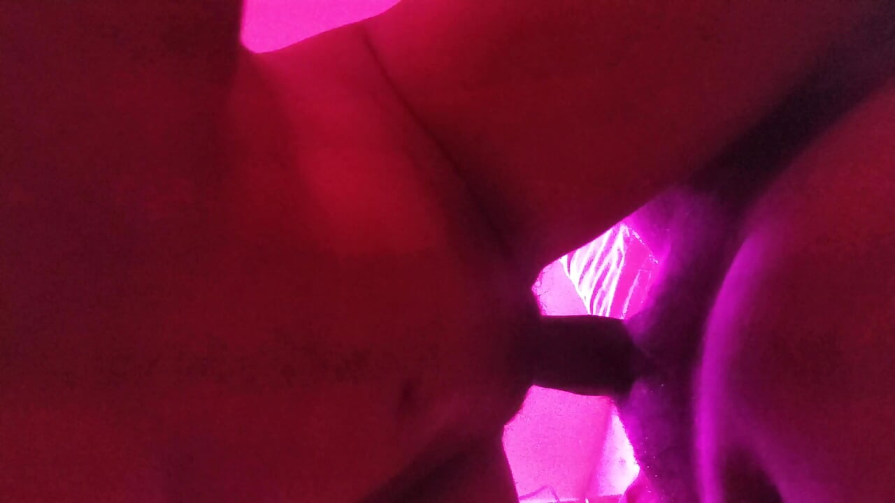 18歳のバージンガールフレンドのセックス、初めてのセックスかわいいインド人女性、デシのインド人ガールフレンドが激しくフェラしている、