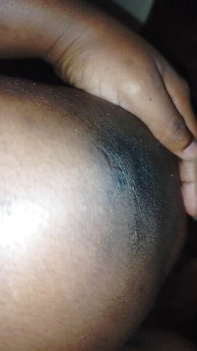 Cute plump african girl shows off her feet, black knees and light thighs for your enjoyment