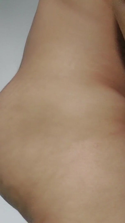 一邊換衣服一邊欣賞我的拉丁女友 - 蕾絲和天然頭髮丁字褲 | 短片 1